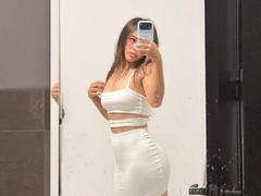 Chlloee69 from xLoveCam