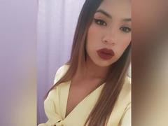 ChloeDeluxeX - female with brown hair webcam at xLoveCam