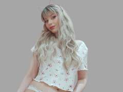 SweetSexyChloe - blond female webcam at ImLive