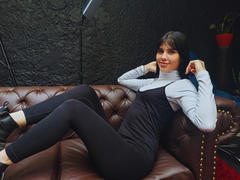 ChloeSantory - female with black hair webcam at LiveJasmin
