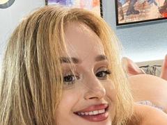 ChloeeBe from xLoveCam