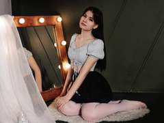 ChrissieCandy - female with black hair webcam at xLoveCam