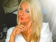 LovelyChris - blond female webcam at LiveJasmin