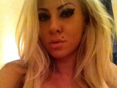 LovelyChris - blond female webcam at LiveJasmin