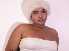 ChrystalFiore - female with black hair and  big tits webcam at xLoveCam