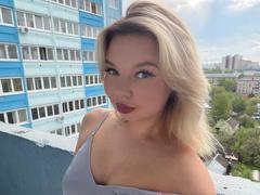ChuHeal - female webcam at xLoveCam