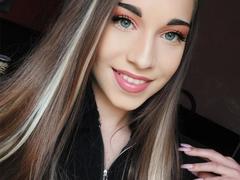 chatgirl-hot - female with brown hair webcam at xLoveCam