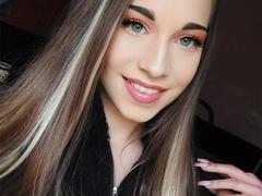 chatgirl-hot - female with brown hair webcam at xLoveCam
