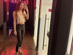 CiaSweet - female with brown hair webcam at xLoveCam