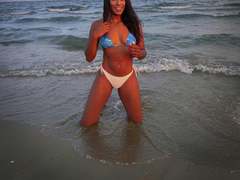 Liloucia - female with black hair webcam at xLoveCam