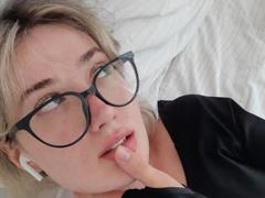 CindyXClass - blond female webcam at ImLive