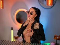 LindaKristal - female with black hair and  big tits webcam at LiveJasmin