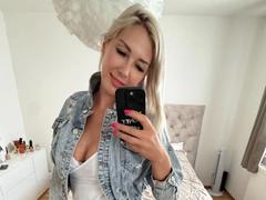 Cindy-Stone1-hot - blond female webcam at xLoveCam
