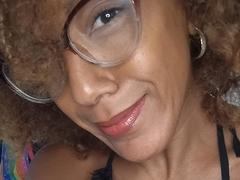 CinnamonBebe - female with brown hair webcam at xLoveCam