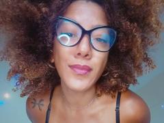 CinnamonBebe from xLoveCam
