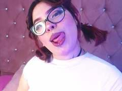 Cinnamonn - female with brown hair and  small tits webcam at xLoveCam