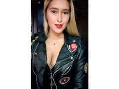 Ckamilaa69 - blond female webcam at xLoveCam