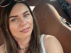 ClarissaRose - female with brown hair and  big tits webcam at xLoveCam