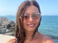 ClarissaRose - female with brown hair and  big tits webcam at xLoveCam