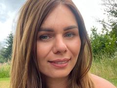 ClarissaRose - female with brown hair and  big tits webcam at xLoveCam