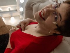 ClassyLiza - female webcam at xLoveCam
