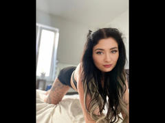 Claudiliciousxx-hot - female with black hair webcam at xLoveCam