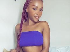 Claviah from xLoveCam