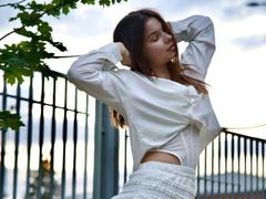 ClementinaSwantek - female with brown hair webcam at xLoveCam