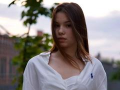 ClementinaSwantek - female with brown hair webcam at xLoveCam
