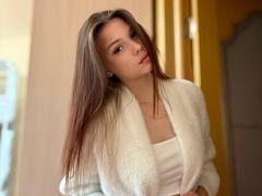 ClementinaSwantek - female with brown hair webcam at xLoveCam