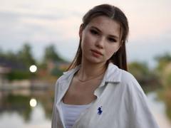 ClementinaSwantek - female with brown hair webcam at xLoveCam