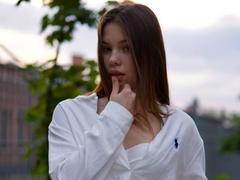 ClementinaSwantek - female with brown hair webcam at xLoveCam