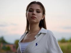ClementinaSwantek - female with brown hair webcam at xLoveCam
