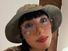 CleoZapata - female with black hair webcam at xLoveCam