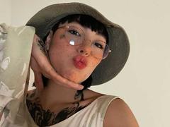 CleoZapata - female with black hair webcam at xLoveCam