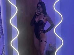 ClioVg - female with black hair webcam at xLoveCam