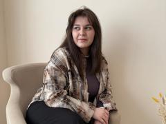CloeBarrison - female with brown hair webcam at LiveJasmin