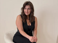 CloeBarrison - female with brown hair webcam at LiveJasmin
