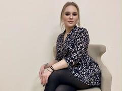 CloeHarrise - female with brown hair webcam at LiveJasmin