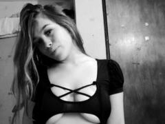 CloeSantos - female with brown hair and  big tits webcam at xLoveCam