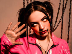 CloeWills - female webcam at xLoveCam