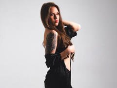 CloeWillows - female with black hair webcam at LiveJasmin