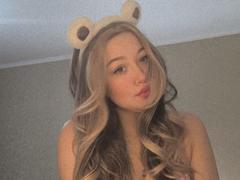 CloraFlippin - female webcam at xLoveCam