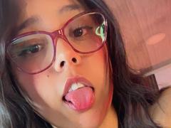 NaiarahThompson - female with brown hair and  big tits webcam at LiveJasmin