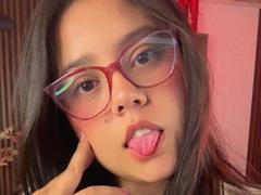 NaiarahThompson - female with brown hair and  big tits webcam at LiveJasmin