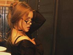 CorinaMakinster - female with brown hair webcam at xLoveCam