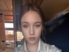 CorinaMakinster - female with brown hair webcam at xLoveCam