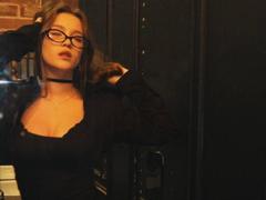CorinaMakinster - female with brown hair webcam at xLoveCam