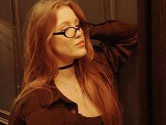 CorinaMakinster - female with brown hair webcam at xLoveCam