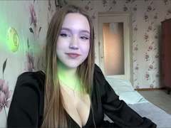 CorinaMakinster - female with brown hair webcam at xLoveCam